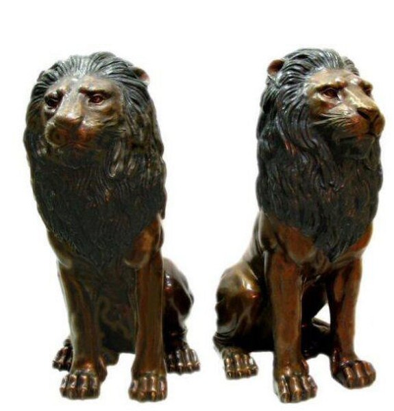 Noble Sitting Set of Lions Statues in Bronze Pair of High-end Statuary